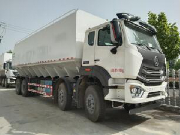 國六重汽前四后八飼料車